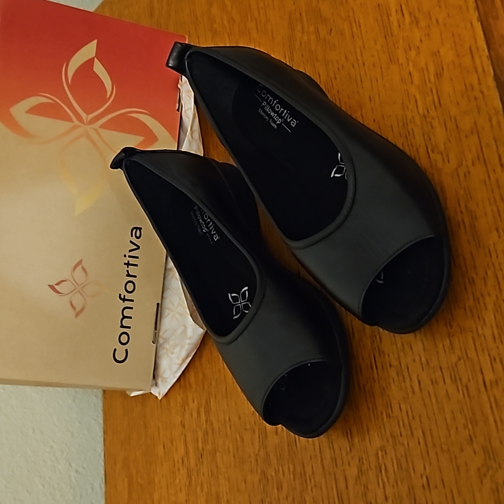 Comfortiva Pratima Peep Toe Flats